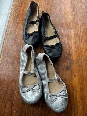 Cat & Jack Girls' Black and Silver Ballet Flats with Bow